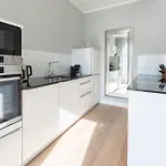 First Lands End Apartament